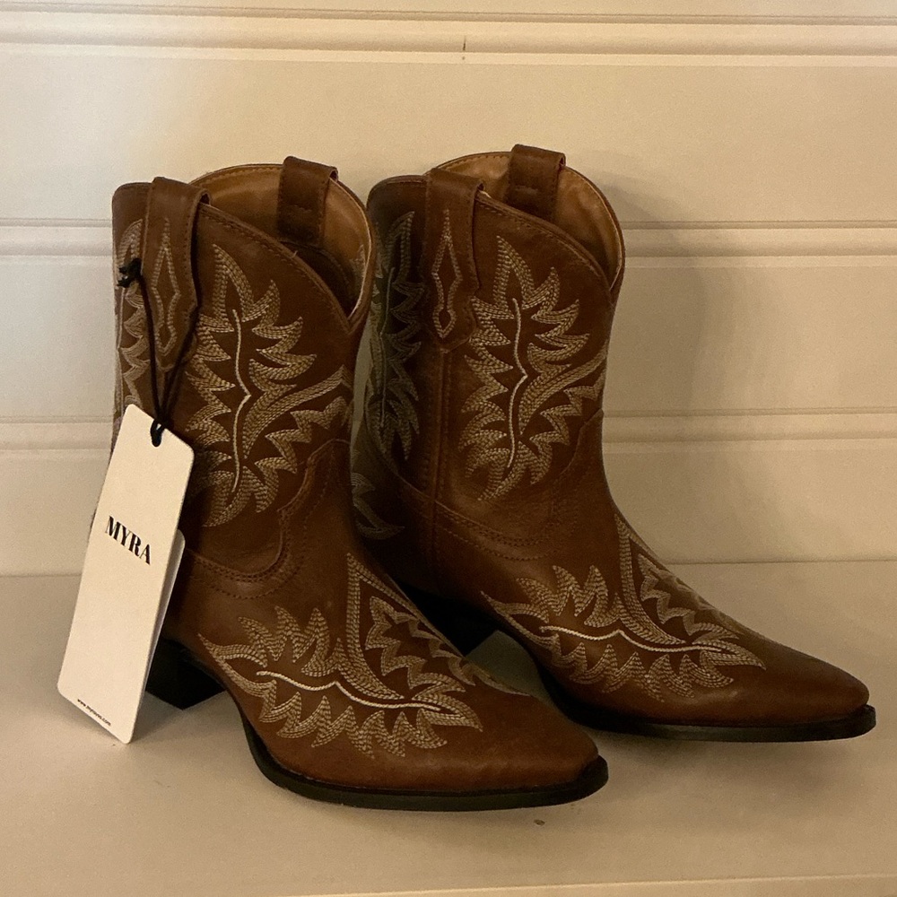 Brown Embroidered leather Cowboy Boots